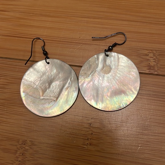 Abolone Earrings Iridescent Shell round bohemian Earrings - Picture 5 of 8